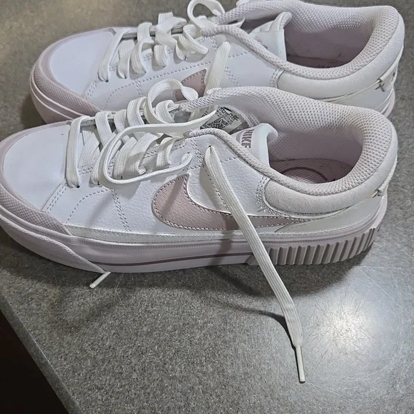 Nike White and Light Pink Casual Shoes - Picture 2 of 10